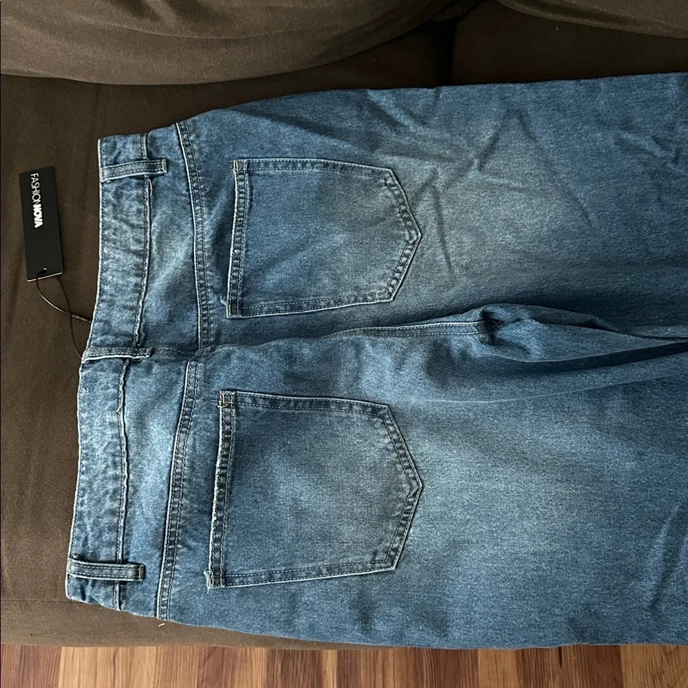 Fashion Nova Classic Blue Jeans - Picture 4 of 5